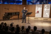El violinista alemany Christian Tetzlaff, durant el recital en solitari ofert divendres al vespre a l’Auditori Pau Casals del Vendrell.
