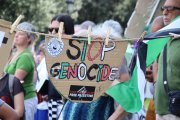 Cartell reclamant l'aturada del genocidi a Gaza.