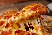 Imatge d'un tros de pizza.
