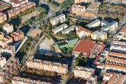 Imatge aèria del barri de Torreforta, amb el centre cívic i el mercat municipal en el centre.