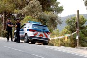 Una patrulla dels Mossos d'Esquadra controla que ningú accedeixi als gorgs de la Febró