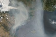 Imatge del satèl·lit del fum en alçada a Catalunya.