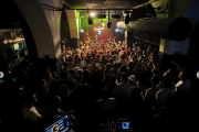 Imatge d’arxiu d’un concert de tribut als Hombres G d’aquest any amb la Sala Zero plena de gom a gom.