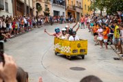 La plaça de l’Església va ser el punt del recorregut de la baixada de trastos que va aplegar més públic.