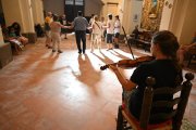 La festa va comptar amb un taller de dansa impartit per Bruel