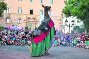 Torredembarra va viure ahir el dia gran de la Festa Major de Santa Rosalia, amb una participació molt nombrosa als carrers i places del municipi.