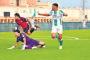 El migcampista del Sanluqueño Luis Morales celebrant el gol de l’empat contra el Sabadell.