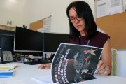 La doctora en Infermeria, sotsdirectora del Campus Terres de l'Ebre de la URV i investigadora principal del projecte, Georgina Casanova, al seu despatx.