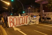 Centenars de persones es concentren davant del Consolat d'Israel a Barcelona després de l'assalt a la Flotilla.