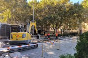 Els treballs han començat en l’actual pas d’emergències que hi ha a la plaça de la Llibertat, a tocar de l’entrada al pàrquing municipal.