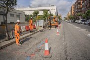 Imagen del primer día de obras de asfaltado y del carril bici en la avenida Andorra.