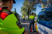Mossos de la unitat de Trànsit en un control