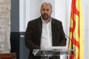 El conseller Xavi Puig durant la seva intervenció al ple extraordinari.