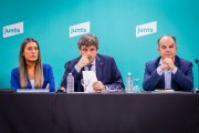 Carles Puigdemont, Míriam Nogueras i Jordi Turull, durant l'executiva de Junts aquest dilluns a Perpinyà.