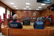 També se li ha imposat la prohibició d'aproximar-se a una distància no inferior de 500 metres o comunicar-se amb l'agredit durant deu anys.