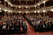 El Teatre Bartrina de Reus, ple per a l'acte institucional d'inauguruació de l'Any Gaudí