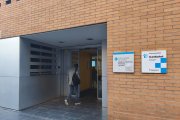 La distribució actual de la zona d’admissions genera interaccions i sobreocupació a l’entrada del centre