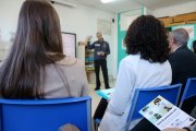 Un moment de la presentació de la guia de protecció civil als centres educatius, a l'escola Maria Garcia Cabanes de l'Aldea.