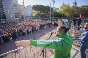 La Gran Nadala de Canal Reus 2025 va reunir a gairebé 1.500 infants a la plaça de l'Univers.
