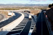 Vehicles circulant per l'A-27 en el punt d'enllaç amb l'N-240, al terme de Montblanc, en la seva obertura.