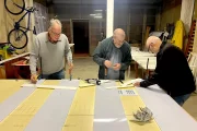 L’equip d’escenografia dels Pastorets de l’Espluga durant els primers treballs de renovació.