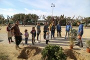 Més de 200 alumnes de 1r d’ESO dels instituts Ramon de la Torre i Torredembarra han plantat 72 unitats al pati del Ramon de la Torre.