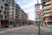Imatge d'un cartell que indica l'entrada a la ZBE de Tarragona, a l'avinguda Vidal i Barraquer