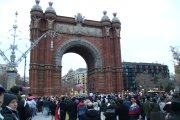 La concentració per reclamar la "llibertat" de Veneçuela a l'Arc de Triomf