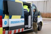 Un dels assistents a la rave de la Sénia fent les proves d'alcoholèmia i drogues amb les Mossos.