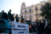 Els pagesos han pres la paraula al balcó del Mediterrani de Tarragona per carregar contra l'acord del Mercosur