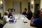 Pla general de la reunió del conseller Ordeig amb pagesos a l'Ajuntament de Bàscara.JPG