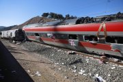 Vagones de los trenes Iryio y Alvia siniestrados en el accidente ferroviario ocurrido el pasado domingo.