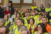 Más de un centenar de trabajadores asistieron al pleno del Ayuntamiento de Valls.