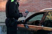 Fotografia d'un agent de la Guàrdia Urbana de Reus durant el dispositiu Kanpai a Reus del passat divendres.