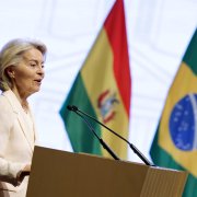 La presidenta de la Comissió Europea, Ursula von der Leyen, durant l'acte de firma de l'acord comercial UE-Mercosur