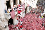 3 de 9 sense folre carregat de la Colla Joves Xiquets de Valls durant una diada passada.