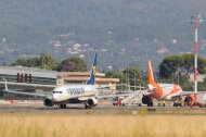Fotografia d’arxiu de dos avions, de les aerolínies Ryanair i easyJet, a les instal·lacions de l’Aeroport de Reus
