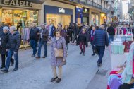 Imagen del centro de Reus lleno de personas paseando.