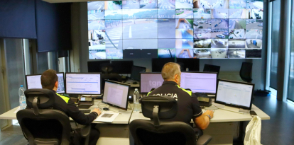 Sala de la comissaria de la Guàrdia Urbana de Tarragona des d'on es controlen les càmeres de videovigilància de la ciutat.