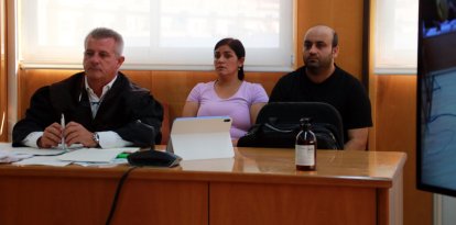 L'acusada de matar l'anciana que cuidava el 2022 i l'home investigat d'un delicte continuat de falsedat en document mercantil en concurs medial amb blanqueig de capitals.