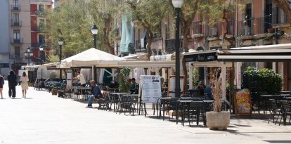 Terrasses de bars i restaurants de la plaça de la Font de Tarragona.