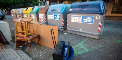 La Plataforma per una Tarragona Neta denuncia la brutícia als carrers i reclama solucions.