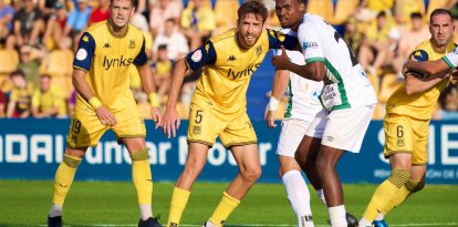 El veterà migcampista de l’Alcorcón Rai Merchán durant l’encontre contra el Torremolinos.