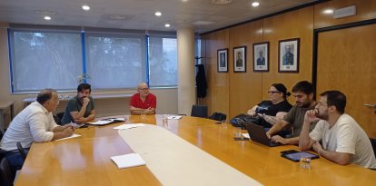 Un instant de la reunió entre l'ICAT i Dignitat a les Vies.