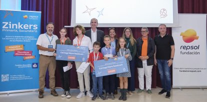 Fotografia amb els guanyadors del millor centre Zinkers de l’entorn del Complex Industrial de Repsol a Tarragona.