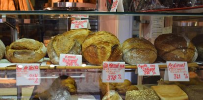 Pans, pastes i barres de pa al forn Mistral de Barcelona.