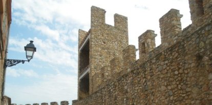 Imatge de la torre 13, que es renovarà juntament amb el pas de ronda.