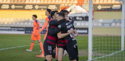 Els jugadors del Reus Kenneth Soler, Miquel Ustrell i Ricardo Vaz celebrant el primer gol del partit.