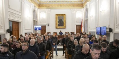 Fotografia d'arxiu de la protesta silenciosa de la plantilla de la Guàrdia Urbana de Reus durant el ple municipal del 29 de desembre.