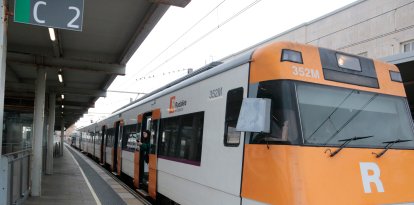 Tren que havia de ser l'últim de la jornada a Tarragona, l'R16, finalment no ha sortit de l'estació.